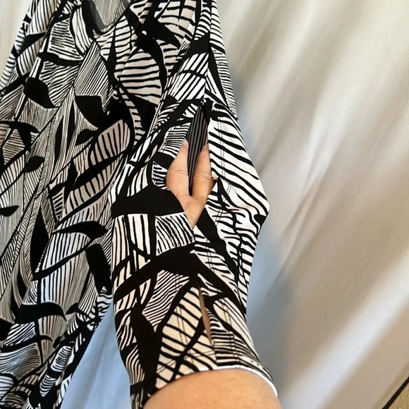 Women’s Allison daily plus 3X, color, black and white, spandex, polyester, EUC - Picture 4 of 6